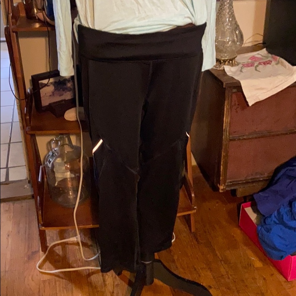 Avia 3/4 length leggings. SZ MED (8-10)